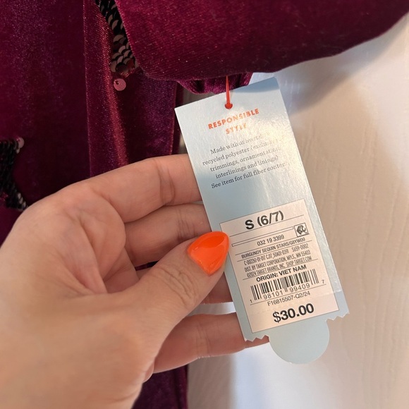 NWT Girls' Velvet Star Dress - Burgundy - Picture 5 of 9